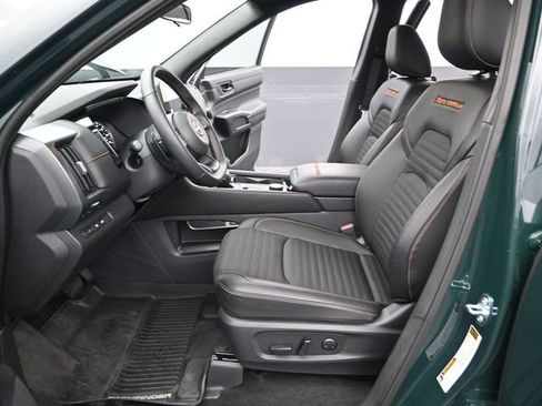 Used 2025 Nissan Pathfinder Rock Creek image 12
