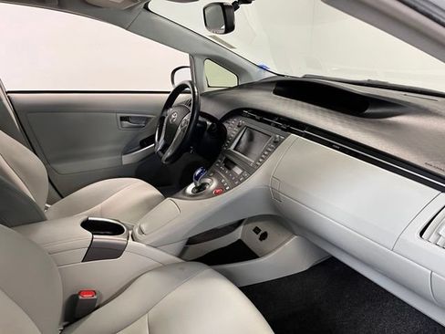 Used 2015 Toyota Prius Five w/ Advanced Technology Package FWD image 11