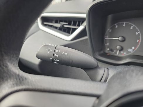 Used 2024 Toyota Corolla LE image 30