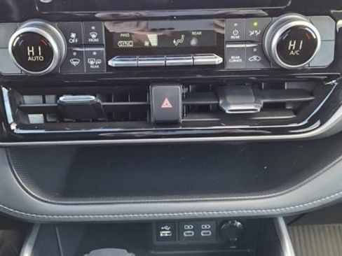 Used 2024 Toyota Highlander LE image 18