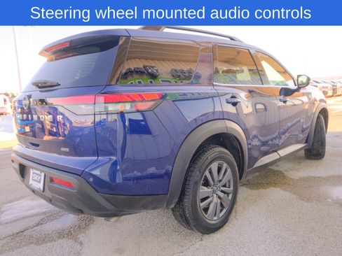 Used 2025 Nissan Pathfinder SV image 8