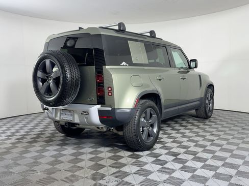 Used 2023 Land Rover Defender 110 SE image 8