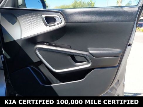 Certified 2025 Kia Soul LX image 23