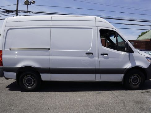 Used 2023 Mercedes-Benz Sprinter 1500 image 7