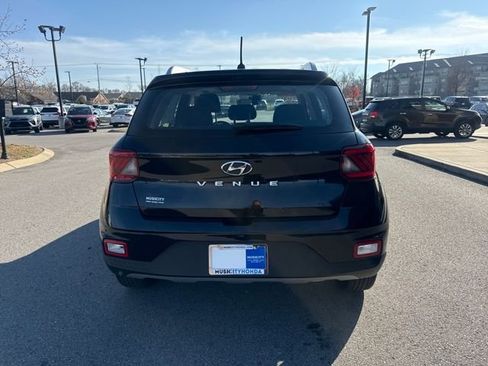 Used 2024 Hyundai Venue SEL image 3
