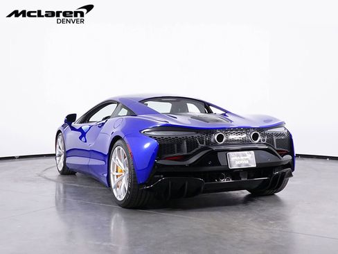 New 2025 McLaren Artura image 3