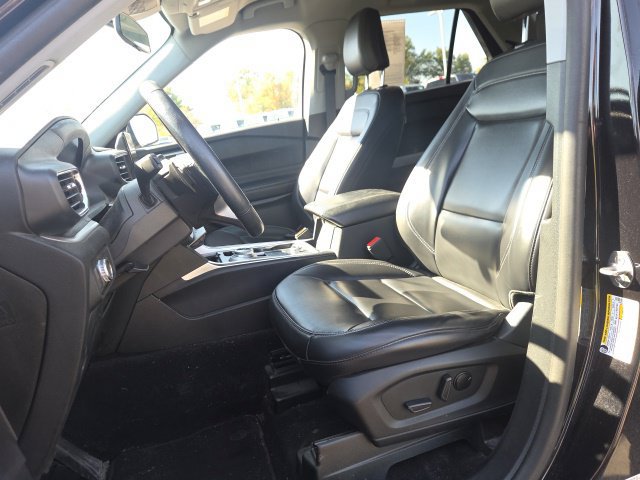 Used 2021 Ford Explorer XLT w/ Equipment Group 202A AWD/4WD image 26