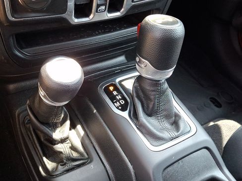 Used 2021 Jeep Wrangler Unlimited Sport AWD/4WD image 14