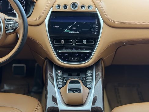 Used 2021 Aston Martin DBX image 27
