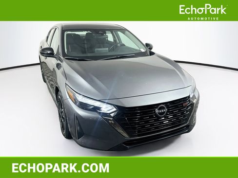 Used 2025 Nissan Sentra SR FWD image 1