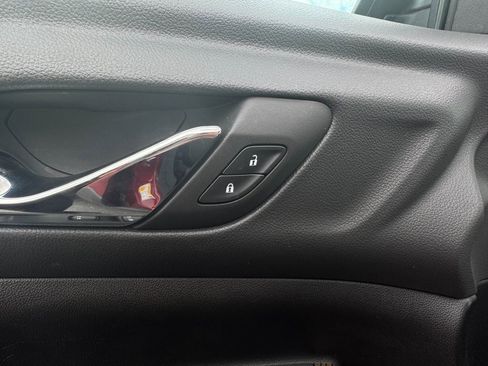 Used 2023 GMC Acadia SLE w/ Driver Convenience Package image 11