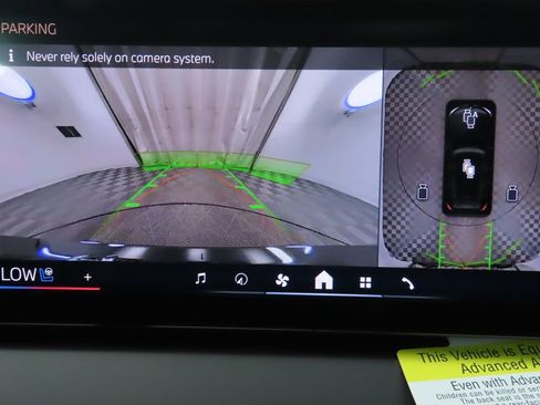 Used 2025 BMW X3 xDrive30i w/ Premium Package image 17