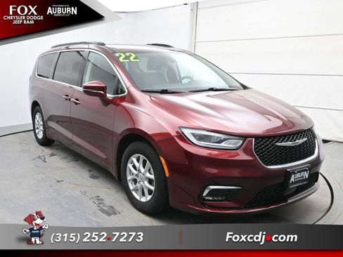 Used 2022 Chrysler Pacifica Touring-L image 2