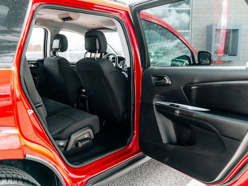 Used 2018 Dodge Journey SXT w/ Connectivity Group FWD image 33