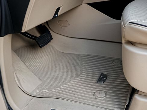 Used 2024 Cadillac Escalade Premium Luxury image 17