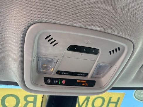 Used 2020 Chevrolet Traverse RS image 32