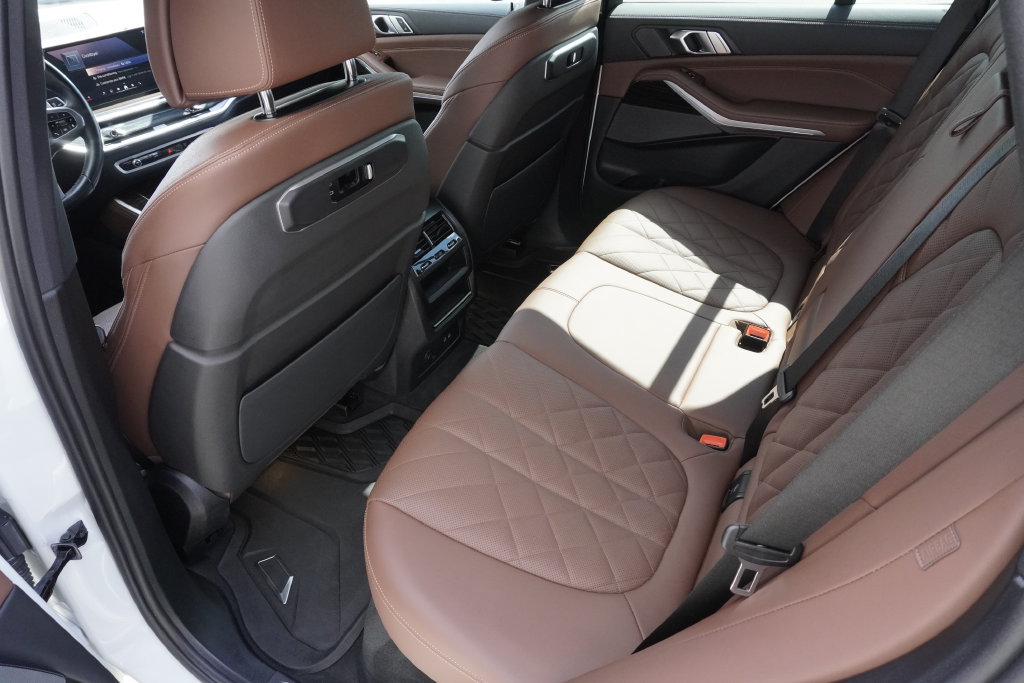 Used 2024 BMW X5 xDrive50e w/ M Sport Package AWD/4WD image 29
