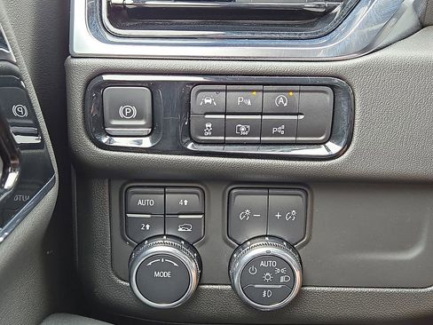 Used 2025 GMC Yukon Denali image 26