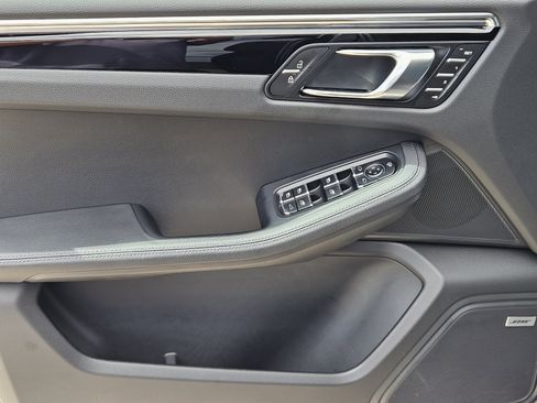 Certified 2026 Porsche Macan image 22