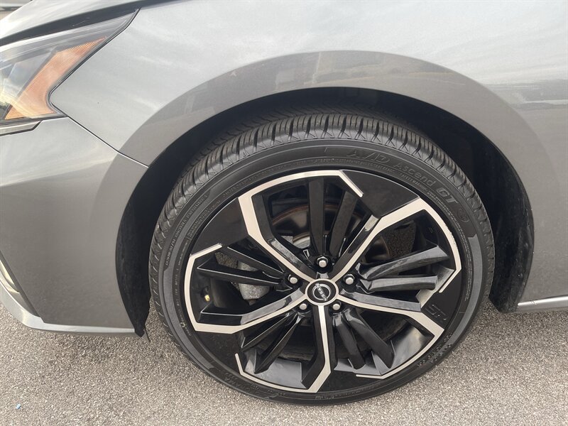 Used 2023 Nissan Altima 2.5 SR AWD/4WD image 9