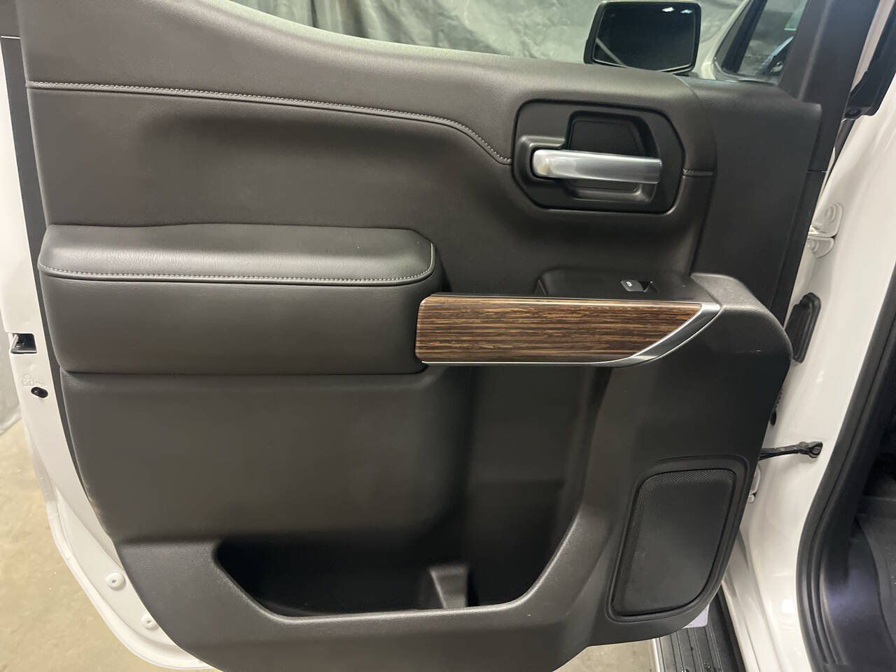 Used 2019 Chevrolet Silverado 1500 High Country w/ Technology Package AWD/4WD image 25