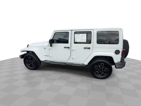 Used 2017 Jeep Wrangler Unlimited Sahara AWD/4WD image 5
