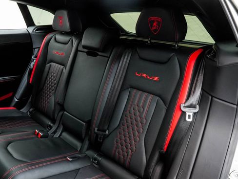 Used 2024 Lamborghini Urus Performante AWD/4WD image 17