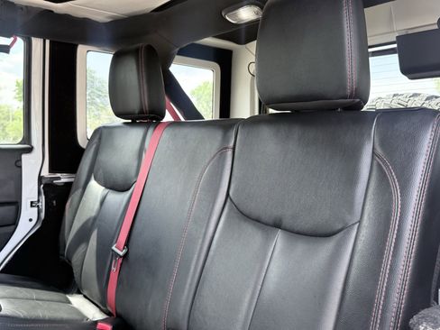 Used 2018 Jeep Wrangler Unlimited Rubicon image 37