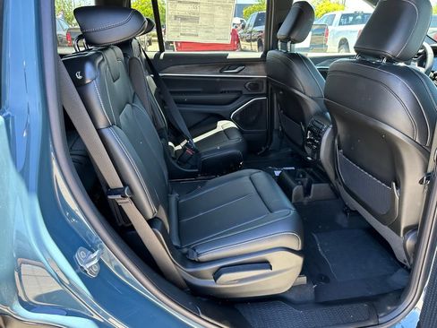 New 2026 Jeep Grand Cherokee L Limited w/ Limited Altitude Package AWD/4WD image 19