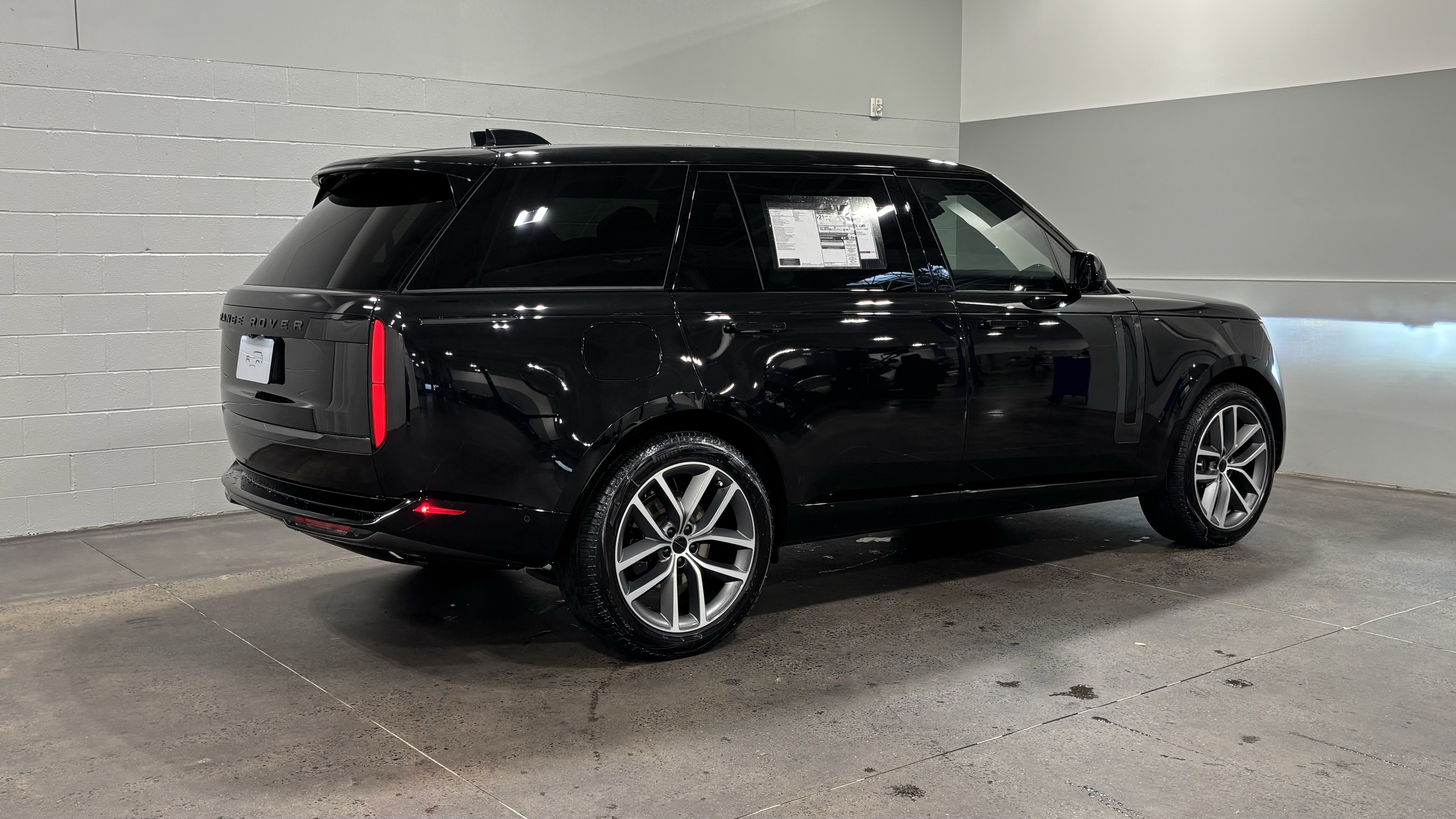 New 2026 Land Rover Range Rover Long Wheelbase SE AWD/4WD image 2