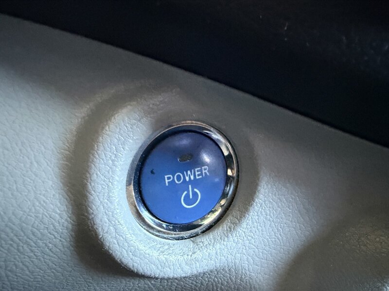 Used 2012 Toyota Highlander Limited AWD/4WD image 27