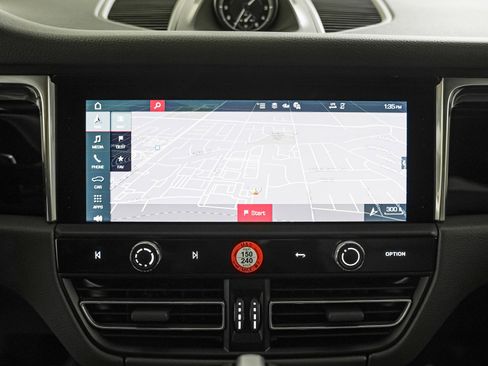 Certified 2025 Porsche Macan image 23