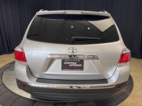 Used 2012 Toyota Highlander SE w/ Tow Pkg image 8