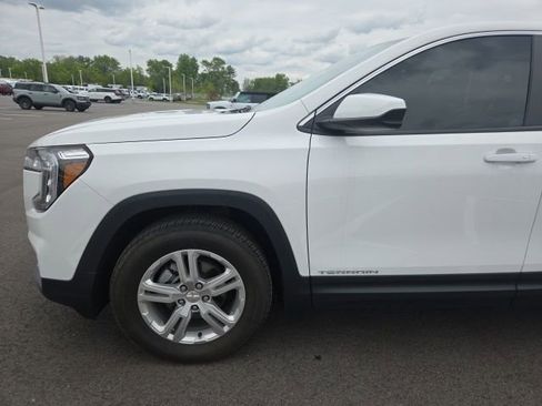 Used 2024 GMC Terrain SLE AWD/4WD image 15