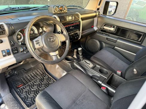 Used 2007 Toyota FJ Cruiser 4WD image 2