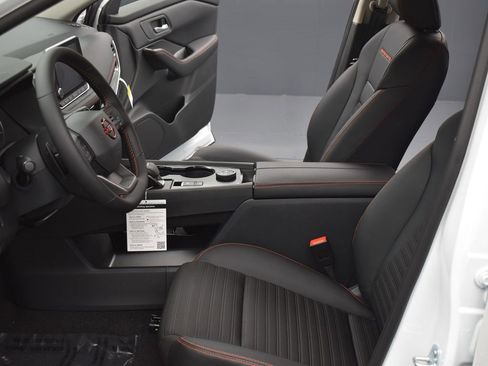 Certified 2025 Nissan Rogue SV image 12