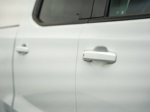 Used 2022 Chevrolet Silverado 1500 LT AWD/4WD image 16