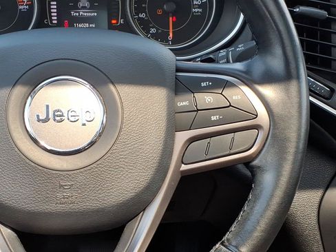 Used 2021 Jeep Cherokee Latitude Plus w/ Sun & Sound Group AWD/4WD image 11