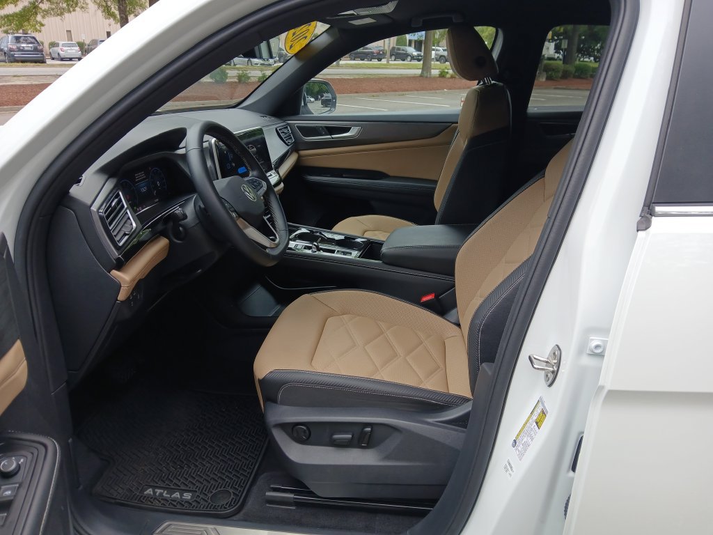Used 2026 Volkswagen Atlas Cross Sport SE w/ Black Wheel Package AWD/4WD image 11