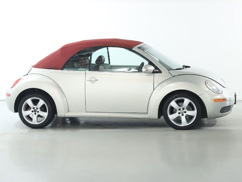 Used 2009 Volkswagen Beetle Blush image 13