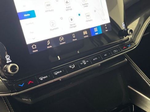 Used 2024 Jeep Wagoneer 2WD image 20