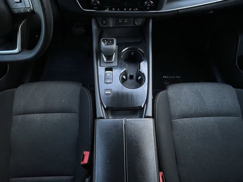 Used 2024 Nissan Rogue SV image 19