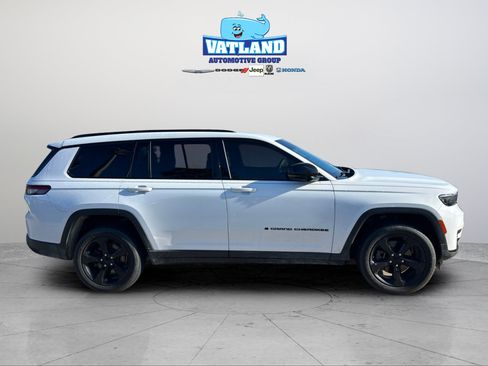 Used 2022 Jeep Grand Cherokee L Laredo RWD image 6
