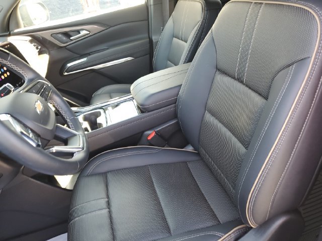 Used 2025 Chevrolet Traverse High Country FWD image 18