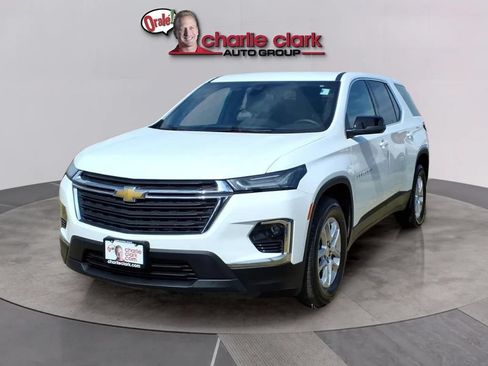 Used 2023 Chevrolet Traverse LS FWD image 1