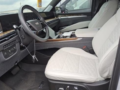 Used 2026 Cadillac Escalade Platinum Sport w/ LPO, ONYX Package AWD/4WD image 3
