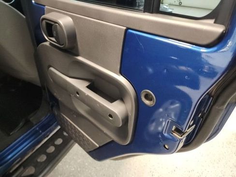 Used 2009 Jeep Wrangler Unlimited X image 19