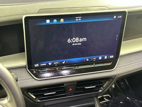 Used 2026 Volkswagen Tiguan SE AWD/4WD image 17