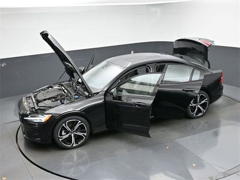 Used 2024 Volvo S60 B5 Plus image 49