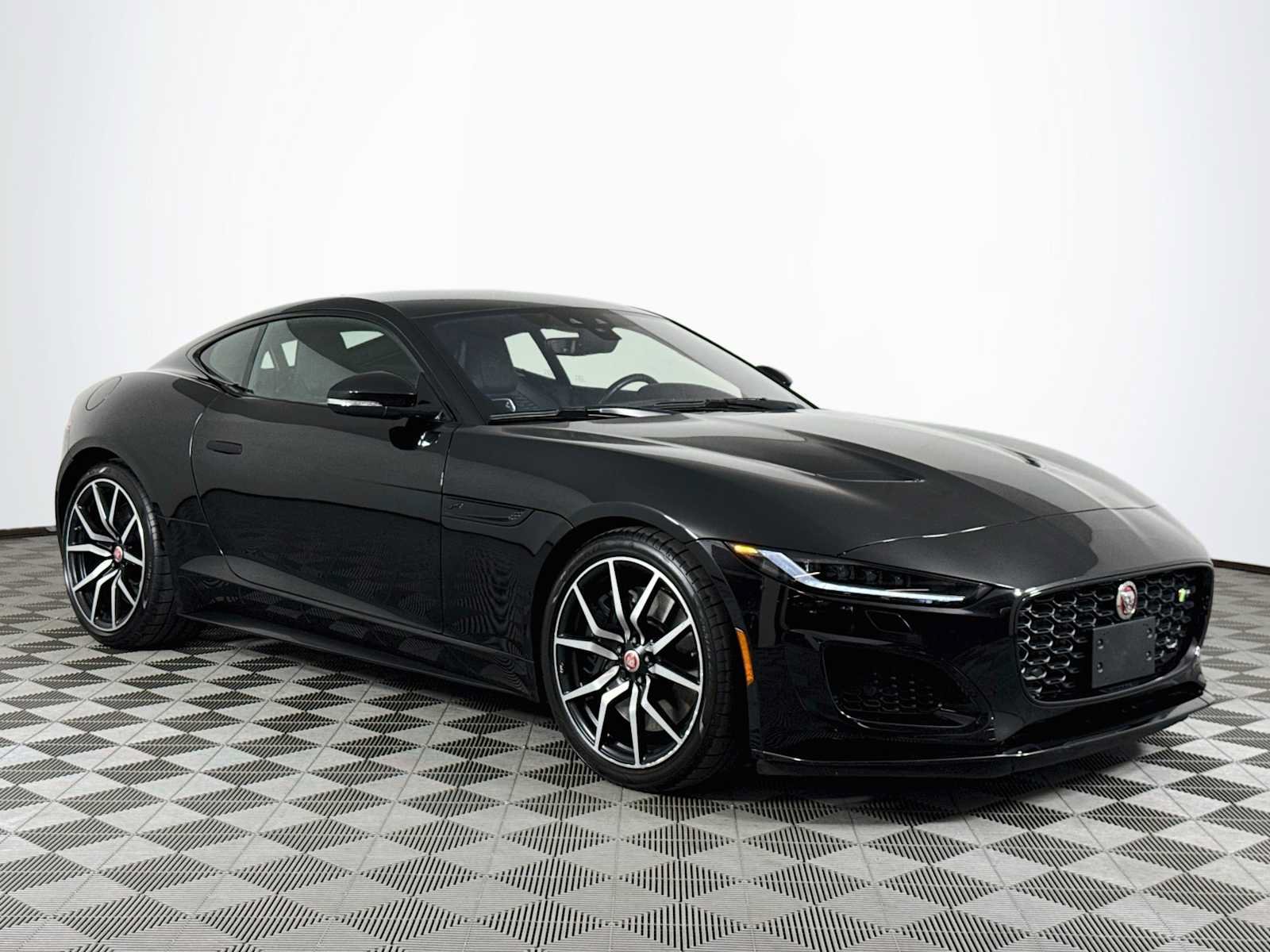 Used 2023 Jaguar F-TYPE R AWD/4WD image 3